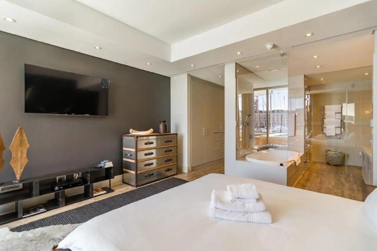 Pinemore Waterfront Apartments ケープタウン