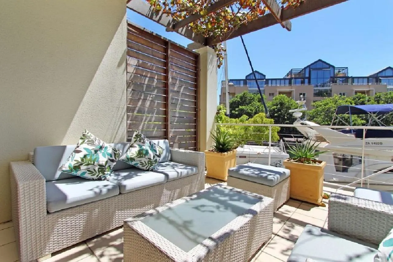 Pinemore Waterfront Apartments ケープタウン