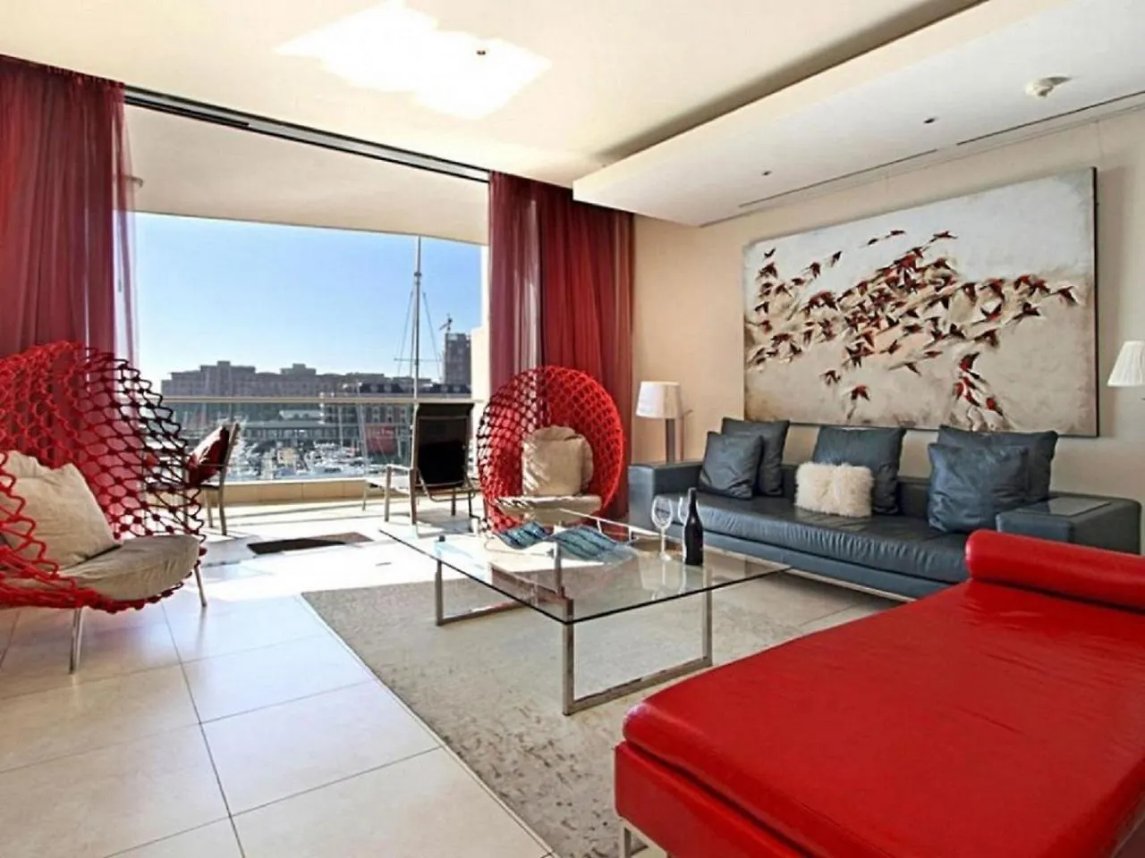 Pinemore Waterfront Apartments ケープタウン