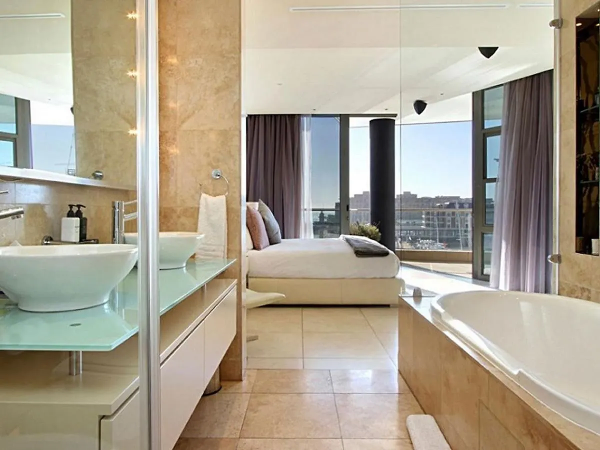 Pinemore Waterfront Apartments ケープタウン
