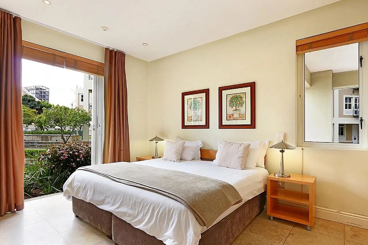 Pinemore Waterfront Apartments ケープタウン
