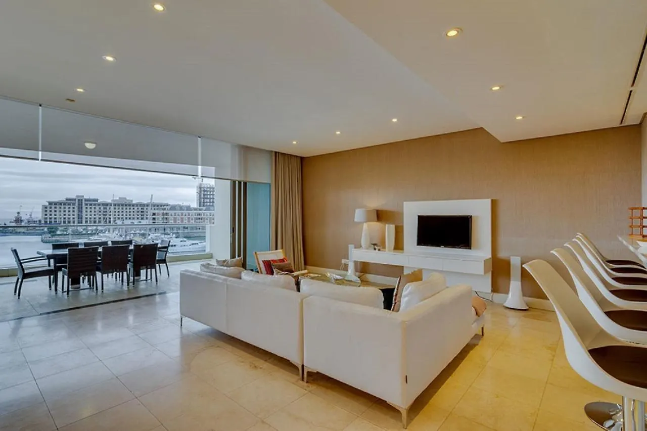 Pinemore Waterfront Apartments ケープタウン