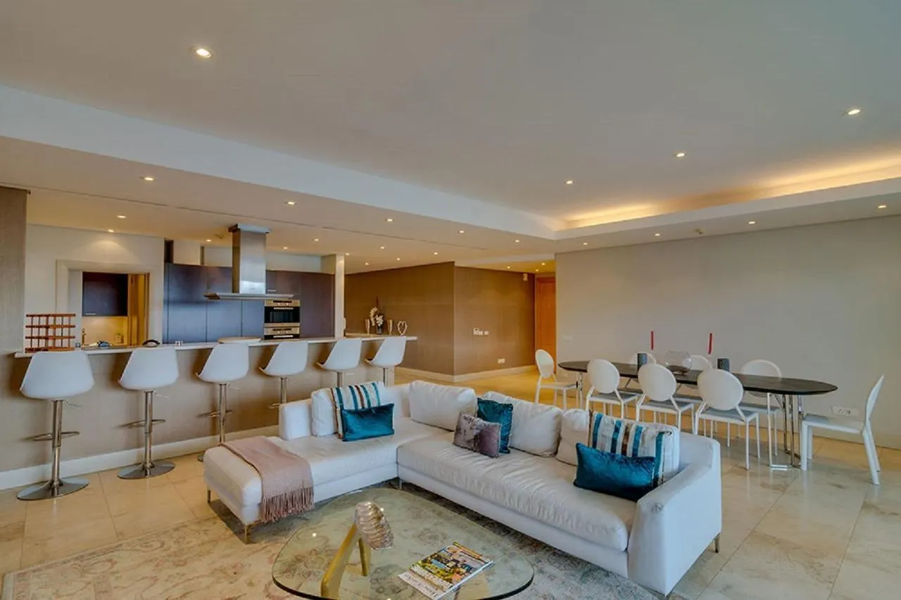 Pinemore Waterfront Apartments ケープタウン