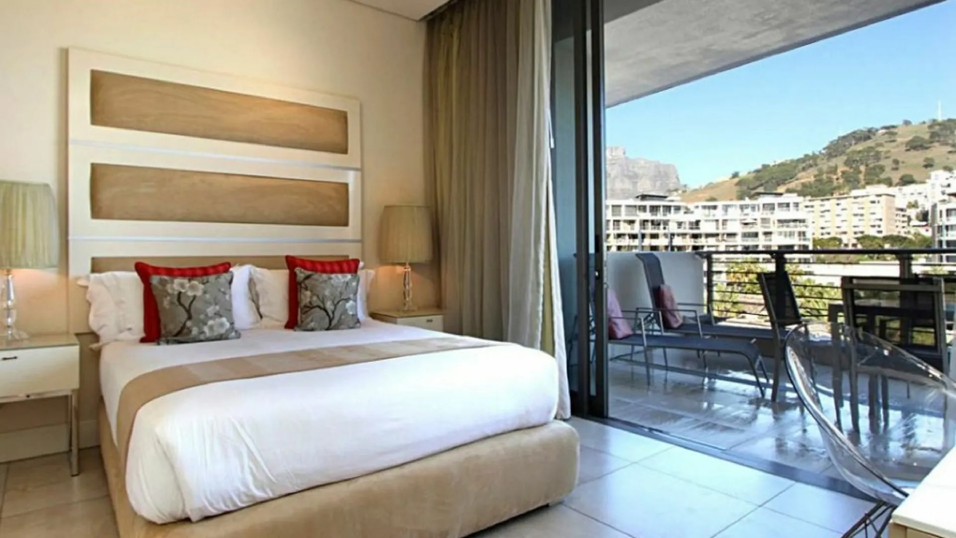Pinemore Waterfront Apartments ケープタウン