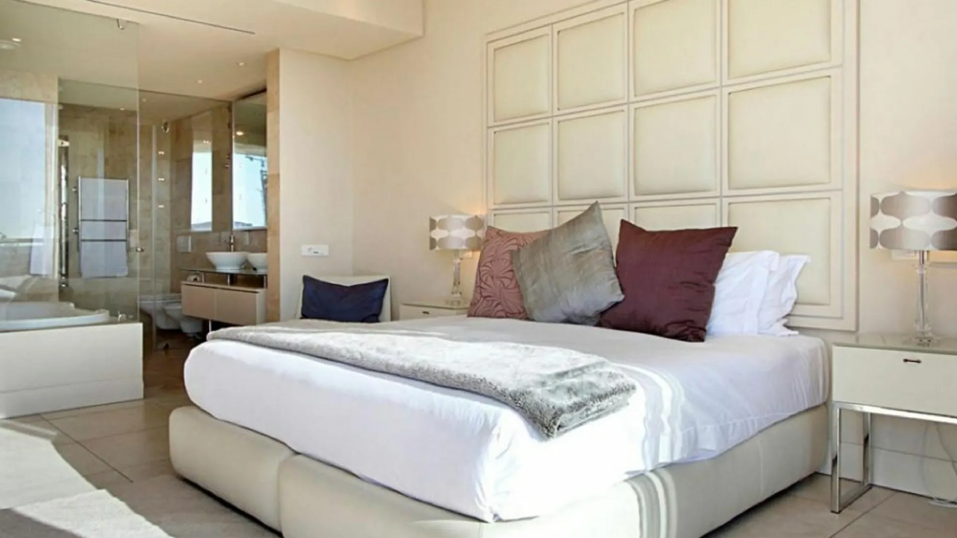 Pinemore Waterfront Apartments ケープタウン